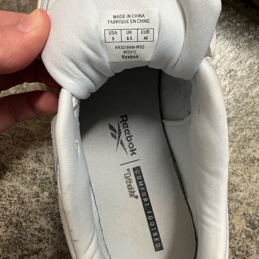 Women’s Reebok Shoe - Picture 4 of 4